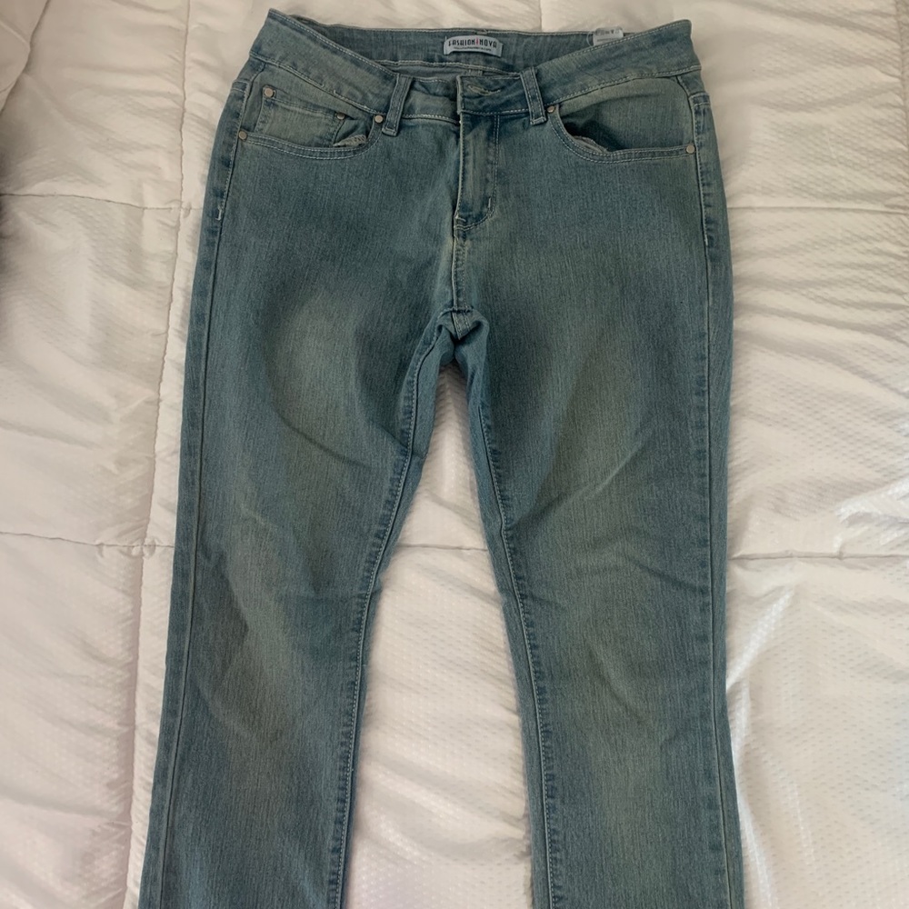 FashionNova lightwash jeans